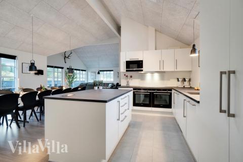 Kjøkkenet i luksushus nr. 810 er godt innrettet.