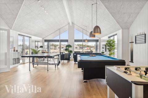 I tillegg til alle aktivitetsmulighetene i husets bassengavdeling, kan du også spille biljard, bordtennis og dart i luksushus nr. 814