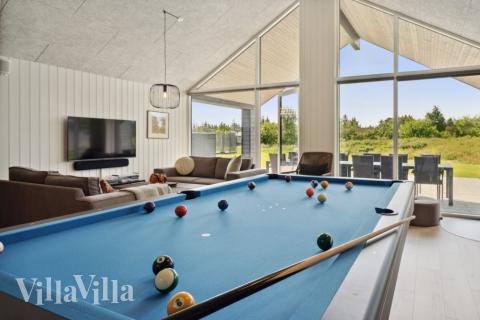 Luksushus nr. 816 til 20 personer tilbyr et stort aktivitetsrom med bl.a. biljard og dart