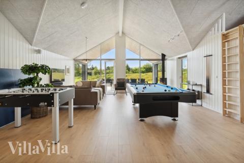 Konkurrer i feriehusets aktivitetsrom når dere besøker luksushus nr. 816 i Østjylland.