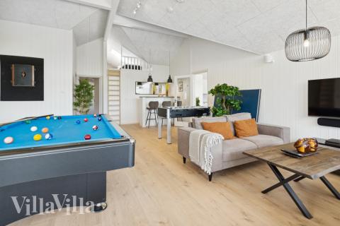 I tillegg til alle aktivitetsmulighetene i husets bassengavdeling, kan du også spille biljard, bordtennis og dart i luksushus nr. 816