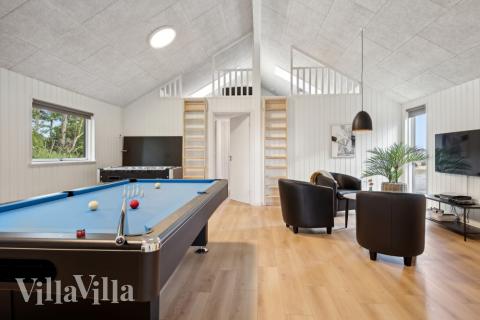 I tillegg til alle aktivitetsmulighetene i husets bassengavdeling, kan du også spille biljard, bordtennis og dart i luksushus nr. 818