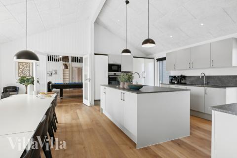 Kjøkkenet i luksushus nr. 822 i Østjylland er godt innrettet.