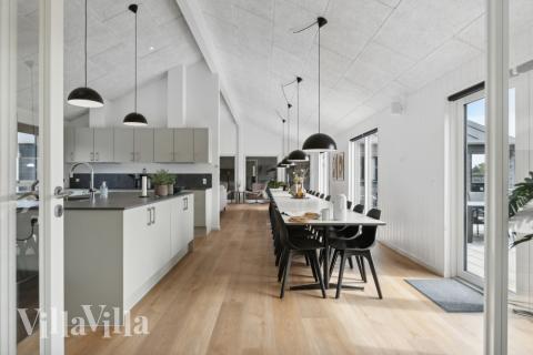 Oppholdsrom med plass til 30 i luksushus nr. 822.