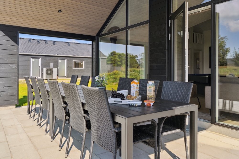 Luksushus nr. 822 har en deilig terrasse med gode hagemøbler til 30 personer.