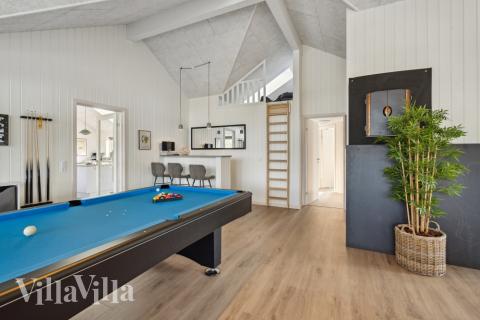 Aktivitetsrom i luksushus nr. 824 med 8 soverom og plass til 20 personer.