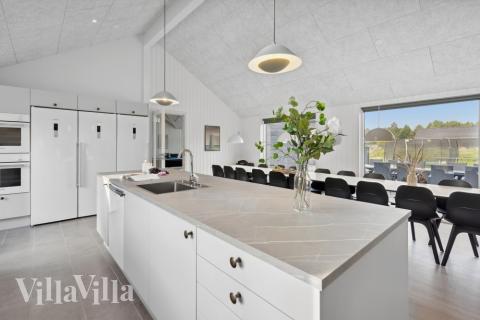 Kjøkkenet i luksushus nr. 824 i Østjylland er godt innrettet.