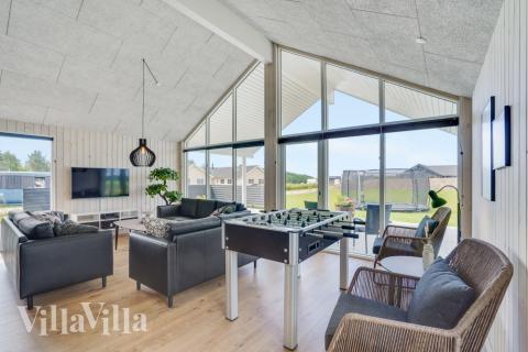 Aktivitetsrom i luksushus nr. 830 med 10 soverom og plass til 26 personer.