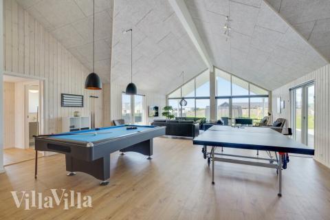 Luksushus nr. 830 til 26 personer tilbyr et stort aktivitetsrom med bl.a. biljard og dart