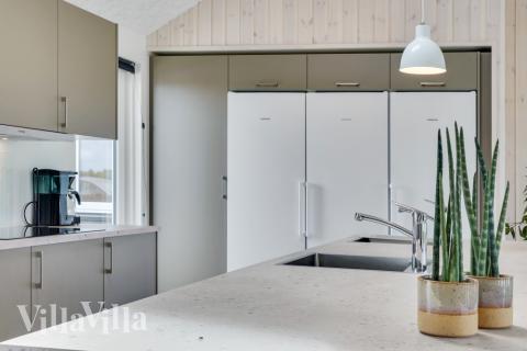 Kjøkkenet i luksushus nr. 830 er godt innrettet.