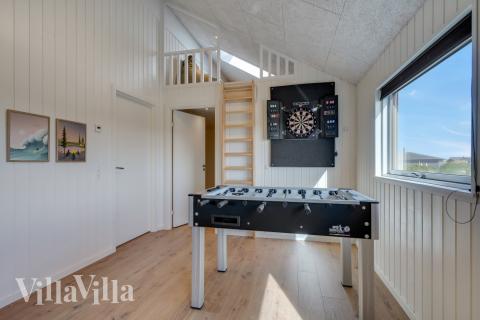 Konkurrer i feriehusets aktivitetsrom når dere besøker luksushus nr. 832 i Østjylland.