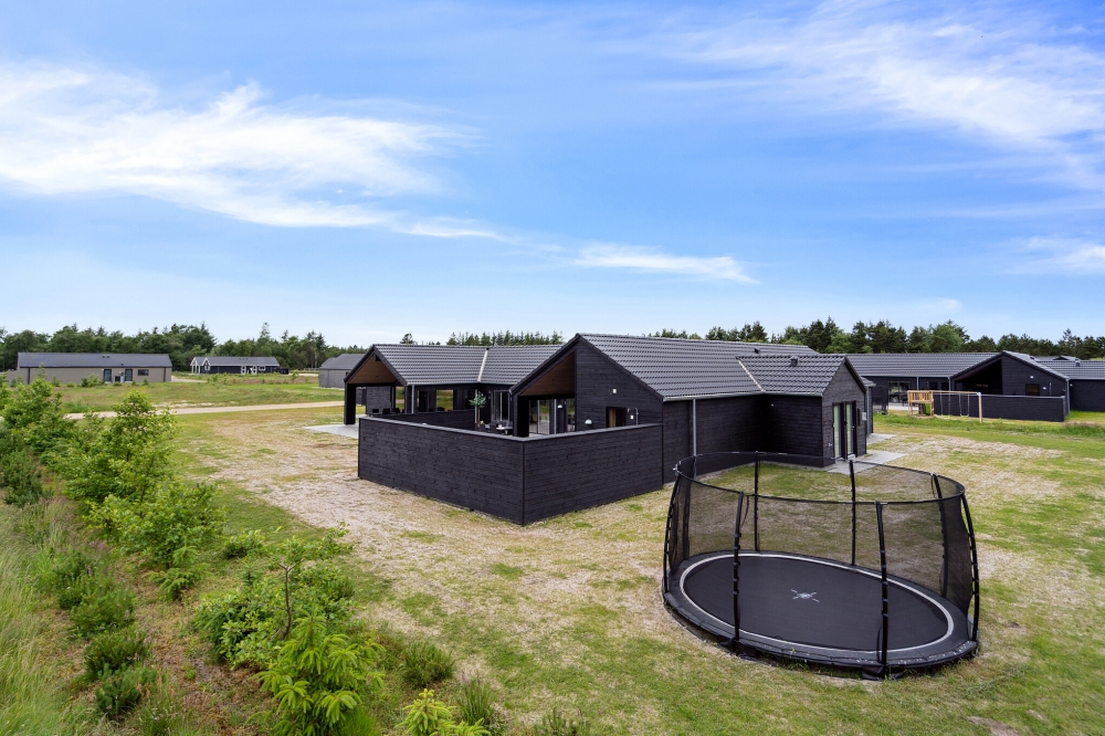 Dette lekre huset med svømmebasseng, nr. 653, med plass til 22 personer, ligger i Vestjylland