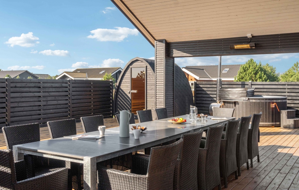 Luksushus nr. 661 har en deilig terrasse med gode hagemøbler til 14 personer.