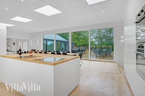 Kjøkkenet i luksushus nr. 674 er fullt utstyrt så dere lett kan lage mat til 26 personer.