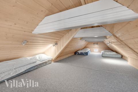 Noen av de 15 soveplassene i luksushus nr. 675 finnes på hems