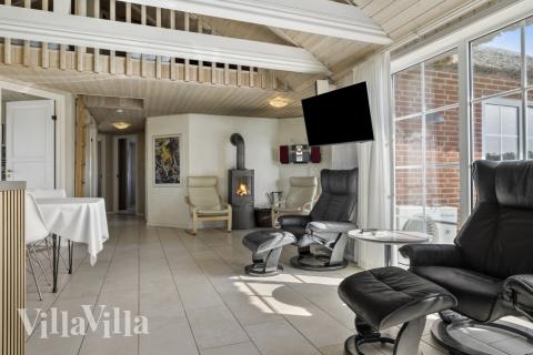 Oppholdsrom med plass til 15 i luksushus nr. 675.