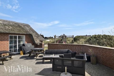 Luksushus nr. 675 har en deilig terrasse med gode hagemøbler til 15 personer.