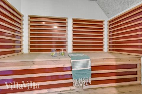 Nyt varmen i badstuen i luksushus nr. 677 til 16 personer