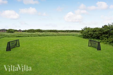 Dette lekre huset med svømmebasseng, nr. 677, med plass til 16 personer, ligger i Vestjylland