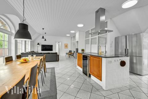 Kjøkkenet i luksushus nr. 677 i Vestjylland er godt innrettet.