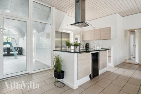 Kjøkkenet i luksushus nr. 678 er godt innrettet.