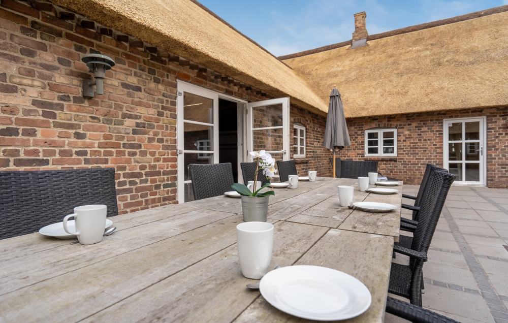 Luksushus nr. 679 har en deilig terrasse med gode hagemøbler til 22 personer.