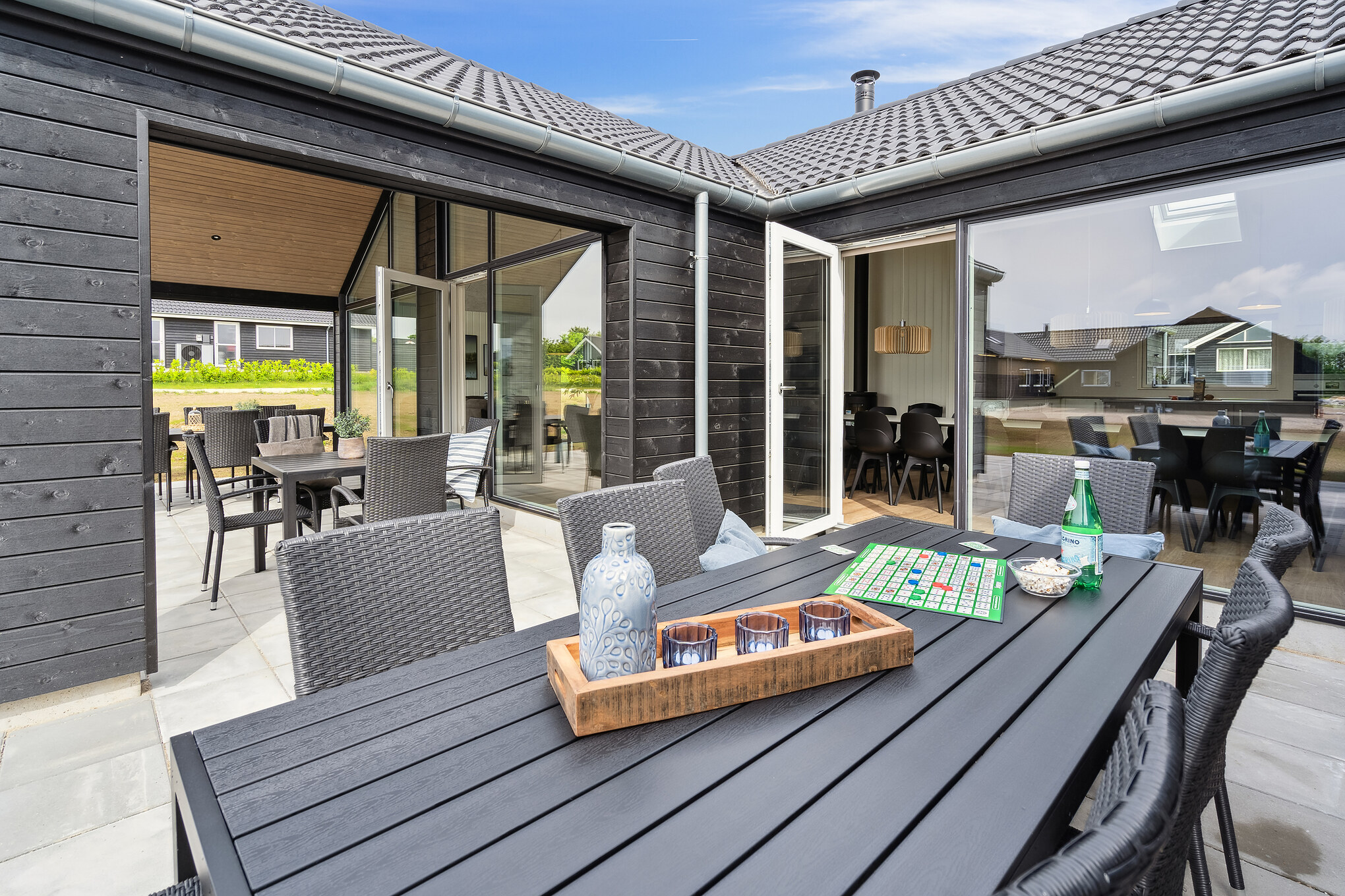 Luksushus nr. 808 har en deilig terrasse med gode hagemøbler til 20 personer.