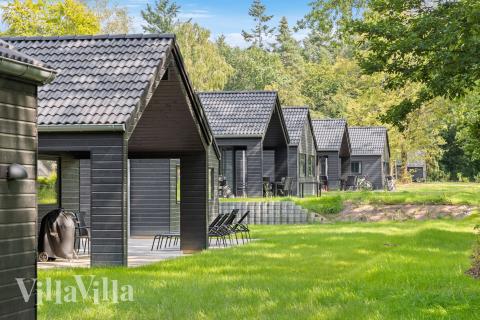 Dette lekre huset med svømmebasseng, nr. 818, med plass til 16 personer, ligger i Østjylland