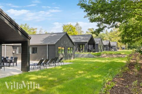 Dette lekre huset med svømmebasseng, nr. 830, med plass til 26 personer, ligger i Østjylland