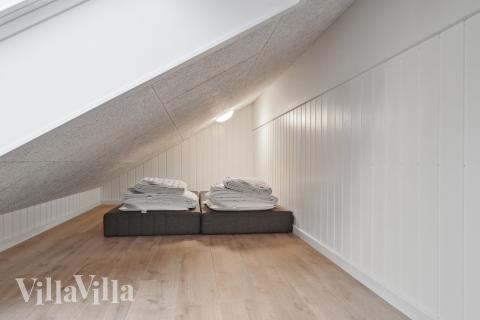 Noen av de 14 soveplassene i luksushus nr. 647 finnes på hems