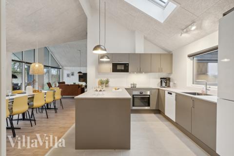 Kjøkkenet i luksushus nr. 647 er fullt utstyrt så dere lett kan lage mat til 14 personer.