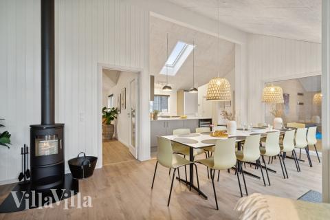 Oppholdsrom med plass til 14 i luksushus nr. 647.