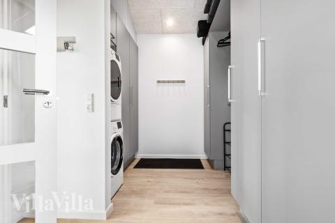 Det romslige inngangspartiet til luksushus nr. 682 i Nordjylland