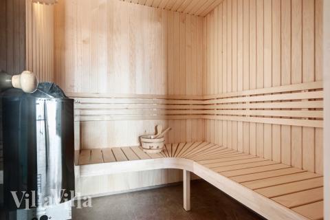 Nyt varmen i badstuen i luksushus nr. 682 til 18 personer