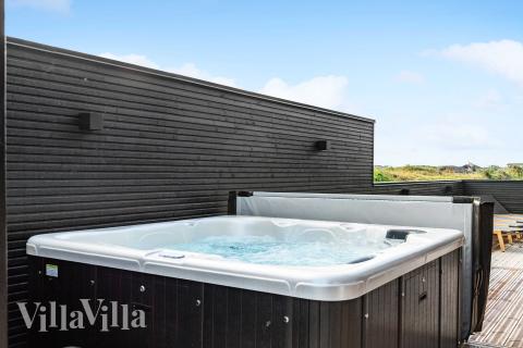 Nyt varmen i boblebadet i luksushus nr. 682 i Nordjylland