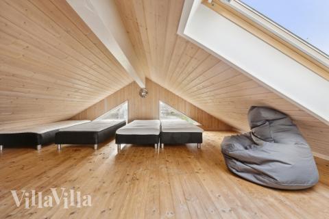 Noen av de 20 soveplassene i luksushus nr. 220 finnes på hems