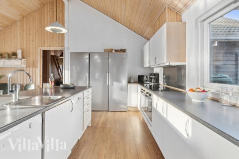 Kjøkkenet i luksushus nr. 220 er fullt utstyrt så dere lett kan lage mat til 20 personer.