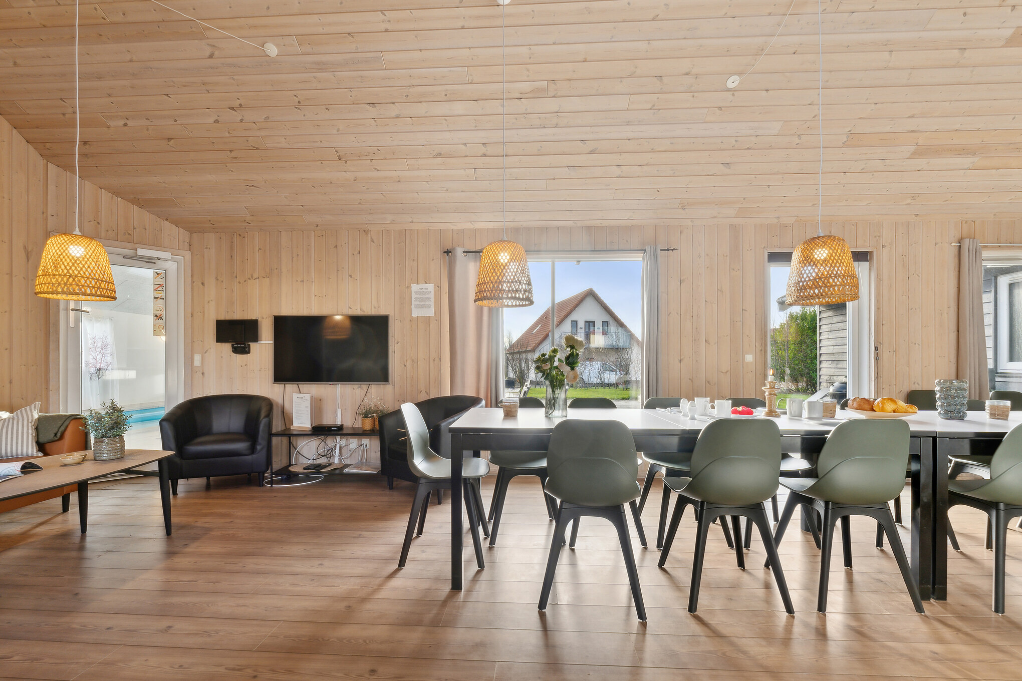 Oppholdsrom med plass til 20 i luksushus nr. 220.