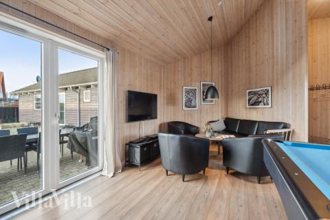 Luksushus nr. 221 til 16 personer tilbyr et stort aktivitetsrom med bl.a. biljard og dart