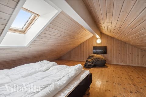 Noen av de 16 soveplassene i luksushus nr. 221 finnes på hems