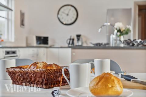 Kjøkkenet i luksushus nr. 221 er godt innrettet.