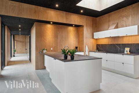 Kjøkkenet i luksushus nr. 684 er fullt utstyrt så dere lett kan lage mat til 18 personer.