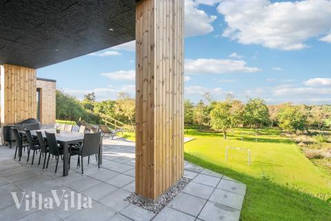 Luksushus nr. 684 har en deilig terrasse med gode hagemøbler til 18 personer.