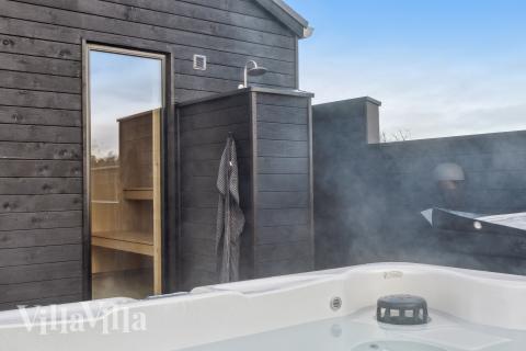 Nyt varmen i boblebadet i luksushus nr. 652 i Nordjylland