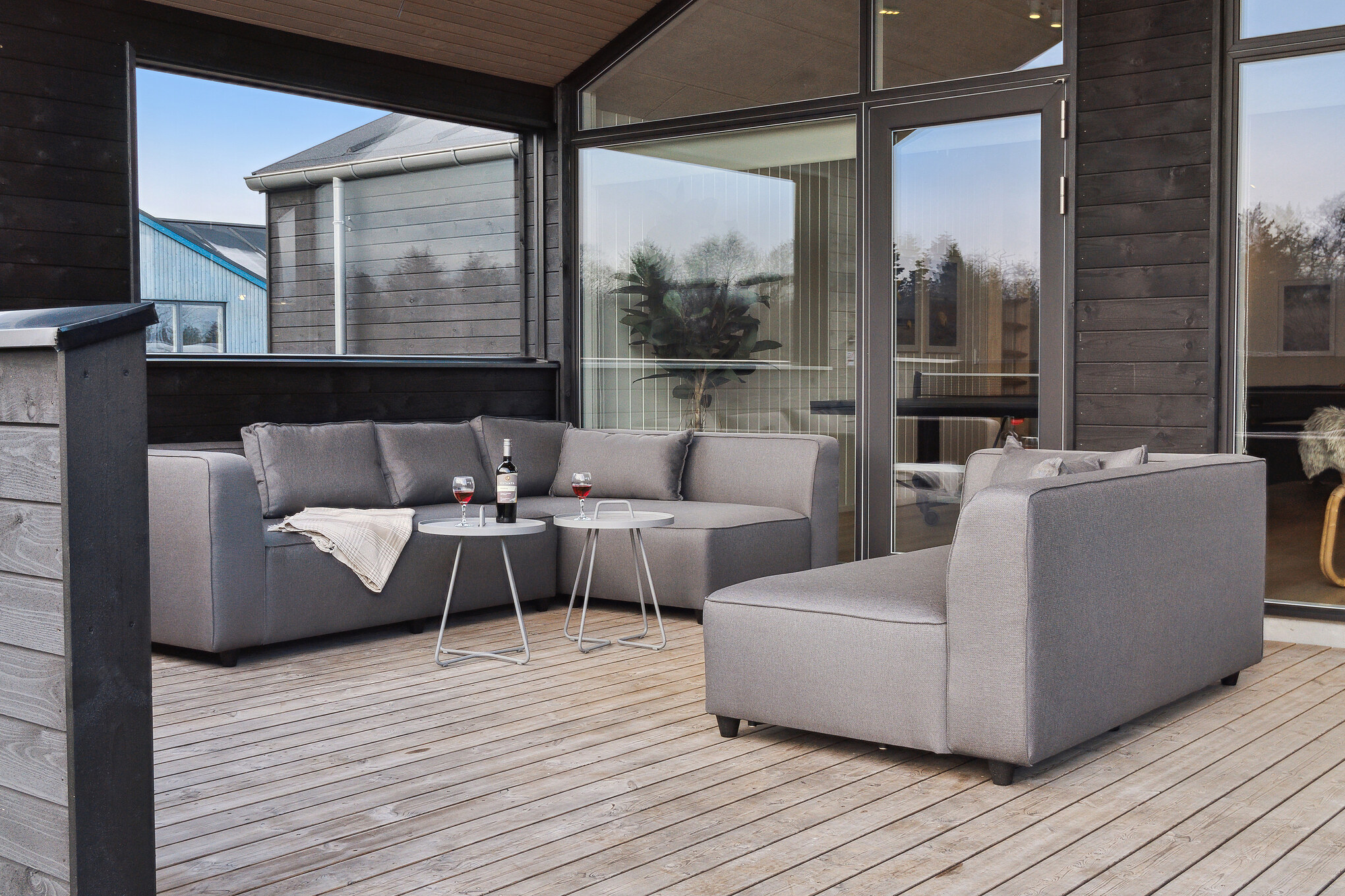 Luksushus nr. 652 har en deilig terrasse med gode hagemøbler til 20 personer.