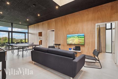 Luksushus nr. 684 til 18 personer tilbyr et stort aktivitetsrom med bl.a. biljard og dart