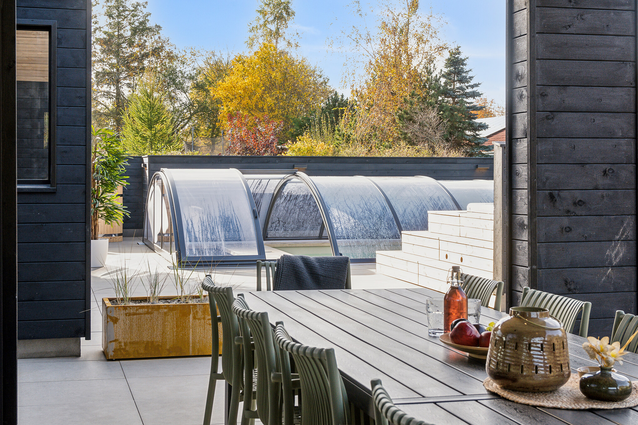 Luksushus nr. 686 har en deilig terrasse med gode hagemøbler til 32 personer.