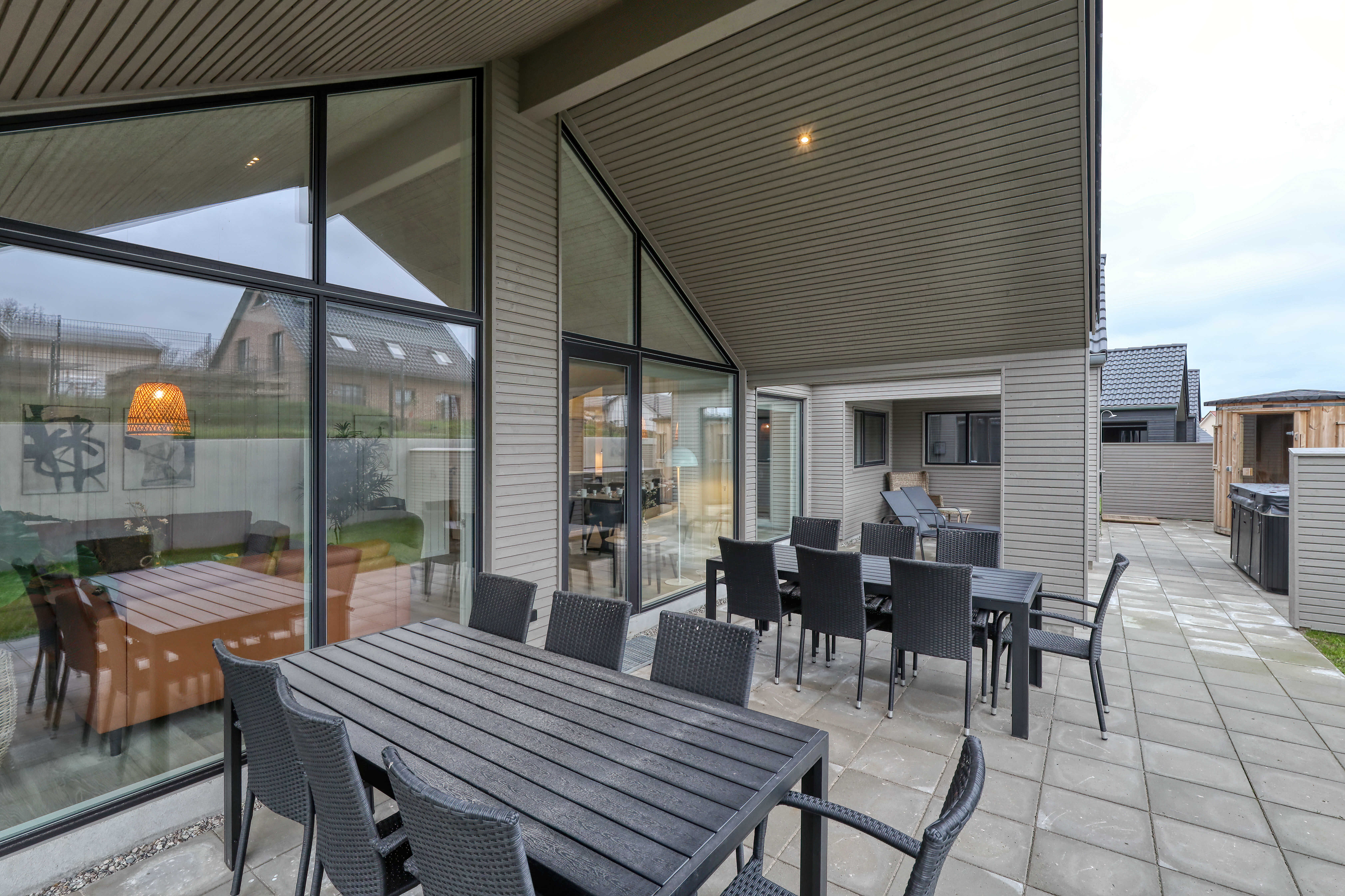 Luksushus nr. 770 har en deilig terrasse med gode hagemøbler til 14 personer.