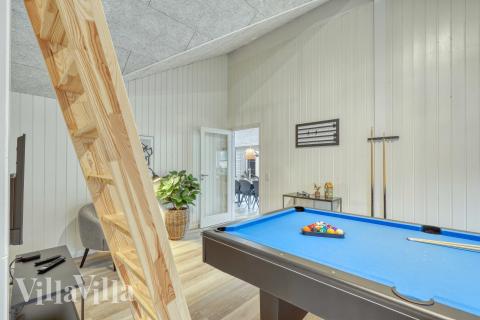 Luksushus nr. 769 til 14 personer tilbyr et stort aktivitetsrom med bl.a. biljard og dart