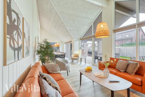 Sofaen i luksushus nr. 769 i Tyskland er perfekt for å hygge seg med et brettspill eller se en film sammen.